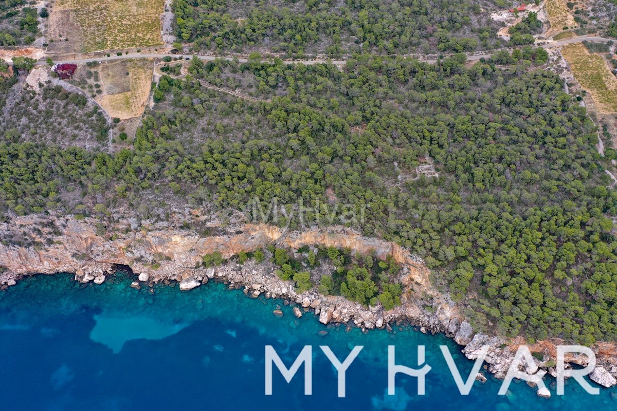 Splendida proprietà sulla scogliera sul lato sud dell'isola di Hvar