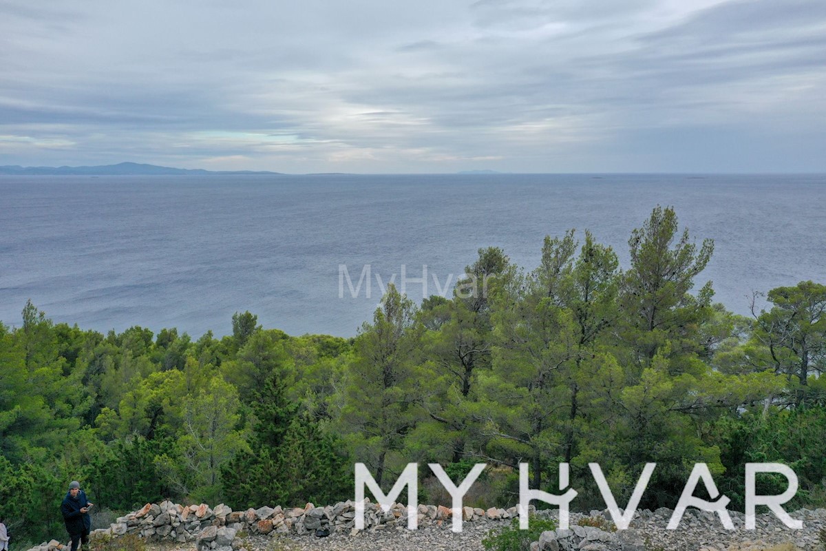 Splendida proprietà sulla scogliera sul lato sud dell'isola di Hvar