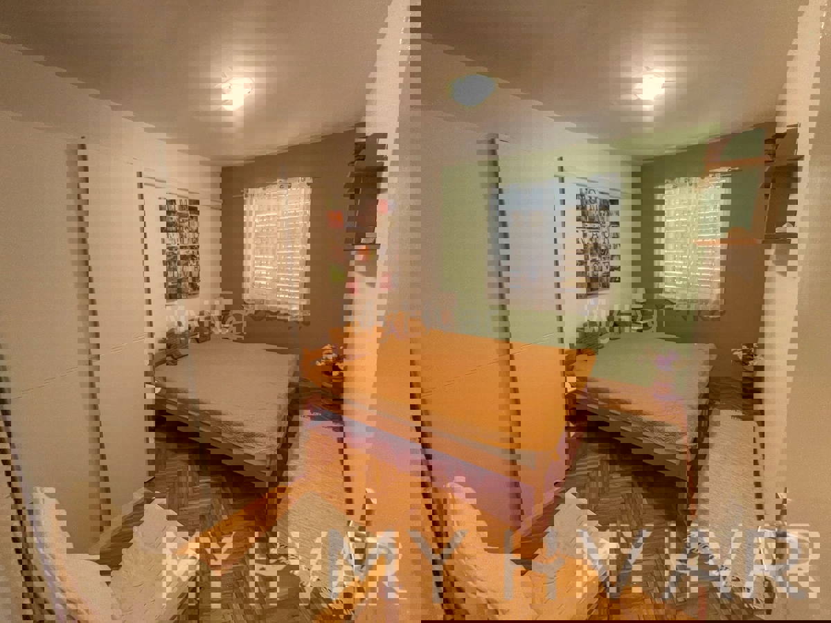 Appartamento tranquillo con vista mare a Vitarnja