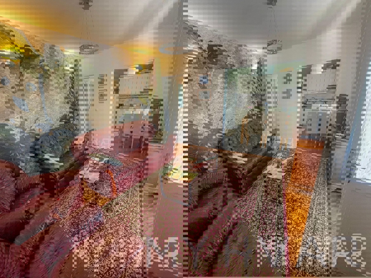 Appartamento tranquillo con vista mare a Vitarnja