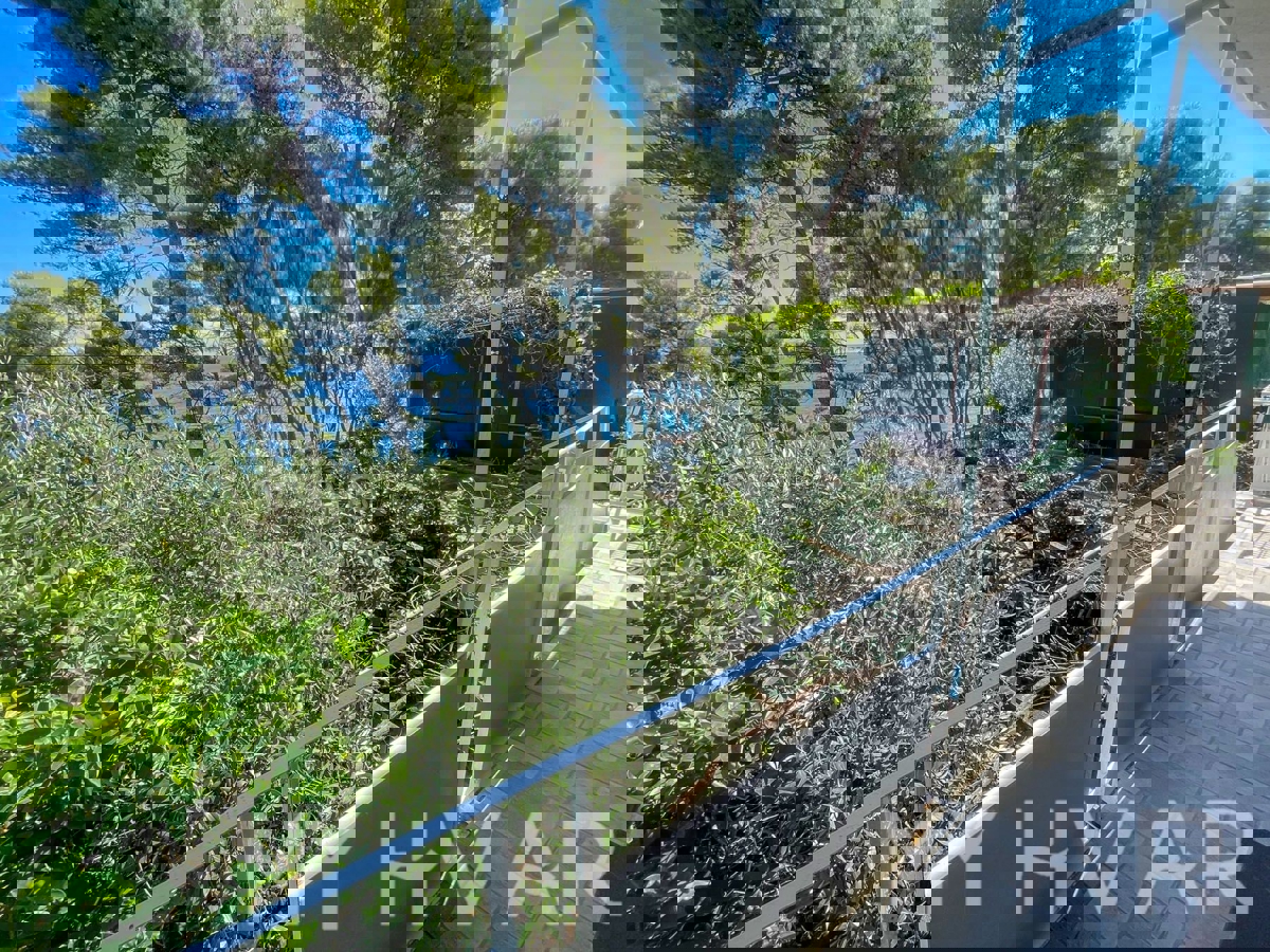 Appartamento tranquillo con vista mare a Vitarnja