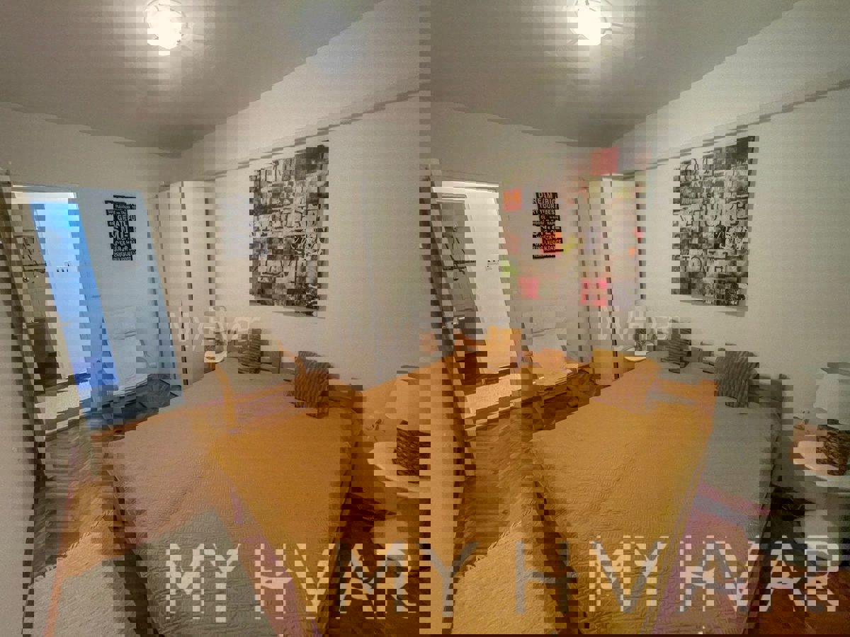 Appartamento tranquillo con vista mare a Vitarnja