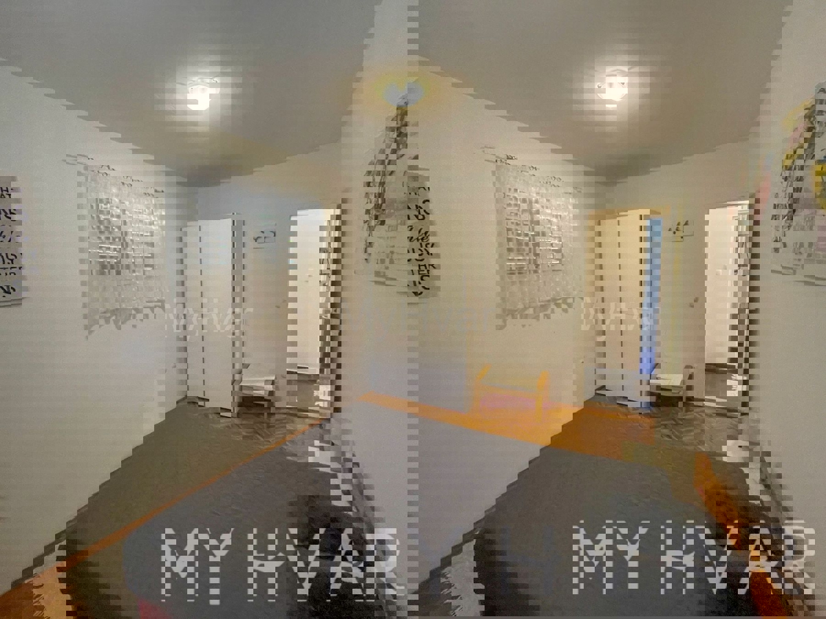 Appartamento tranquillo con vista mare a Vitarnja