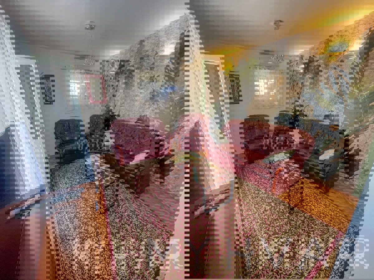 Appartamento tranquillo con vista mare a Vitarnja