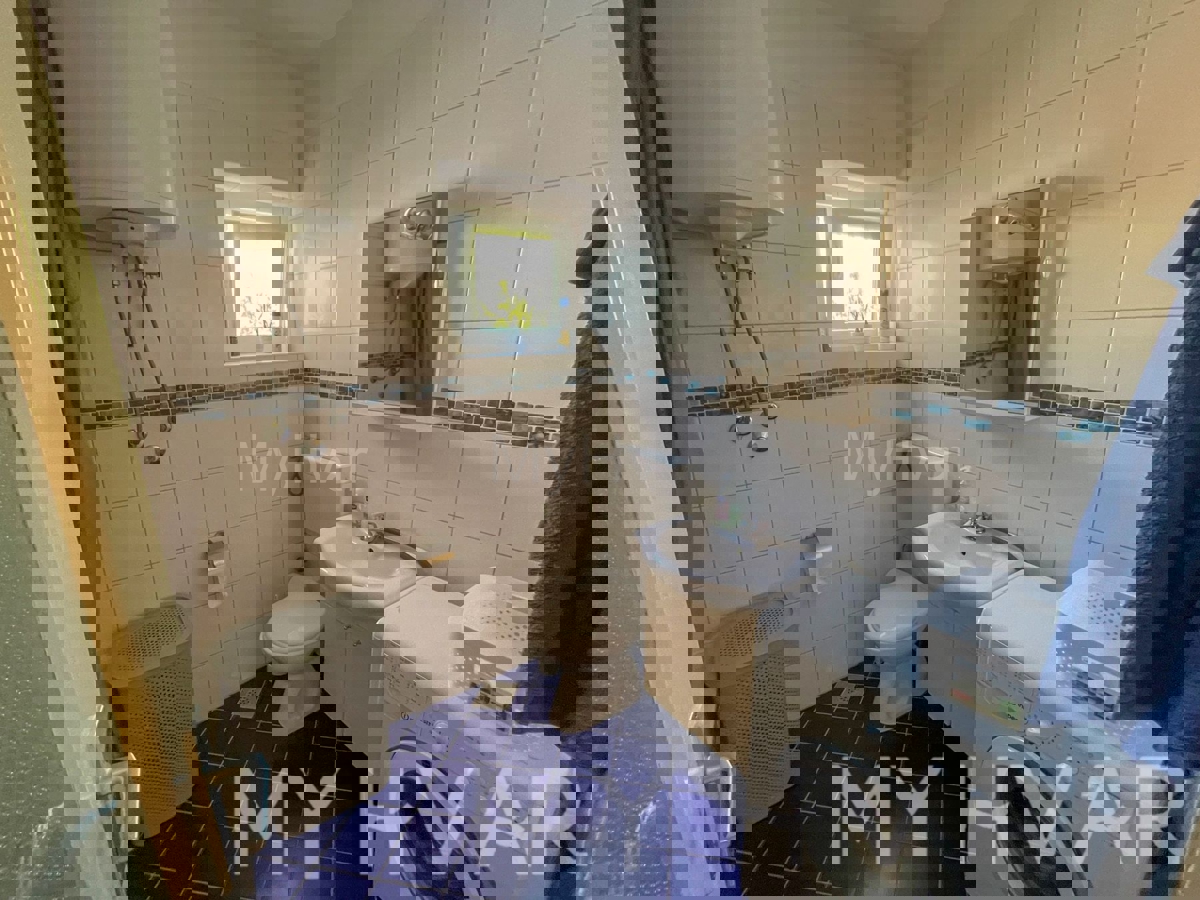 Appartamento tranquillo con vista mare a Vitarnja