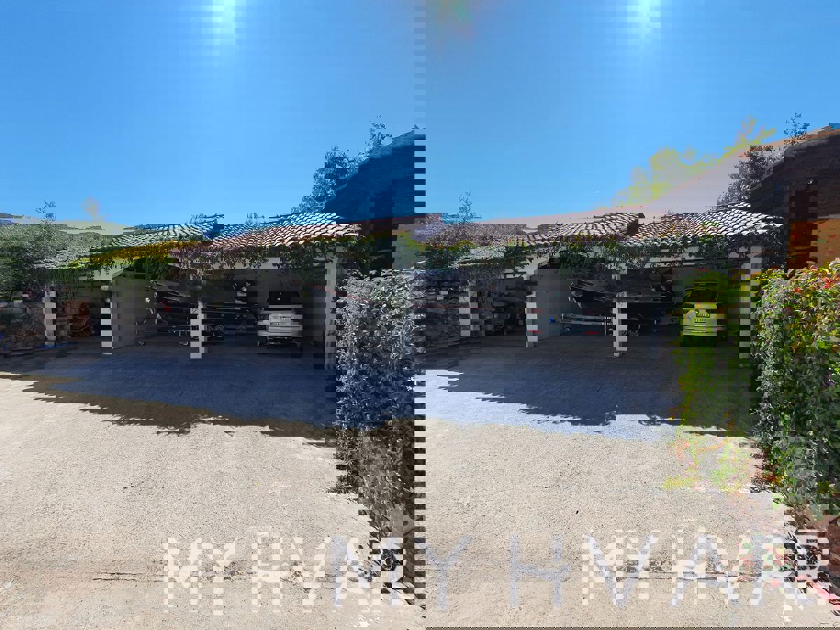 Due appartamenti al primo piano a Jelsa