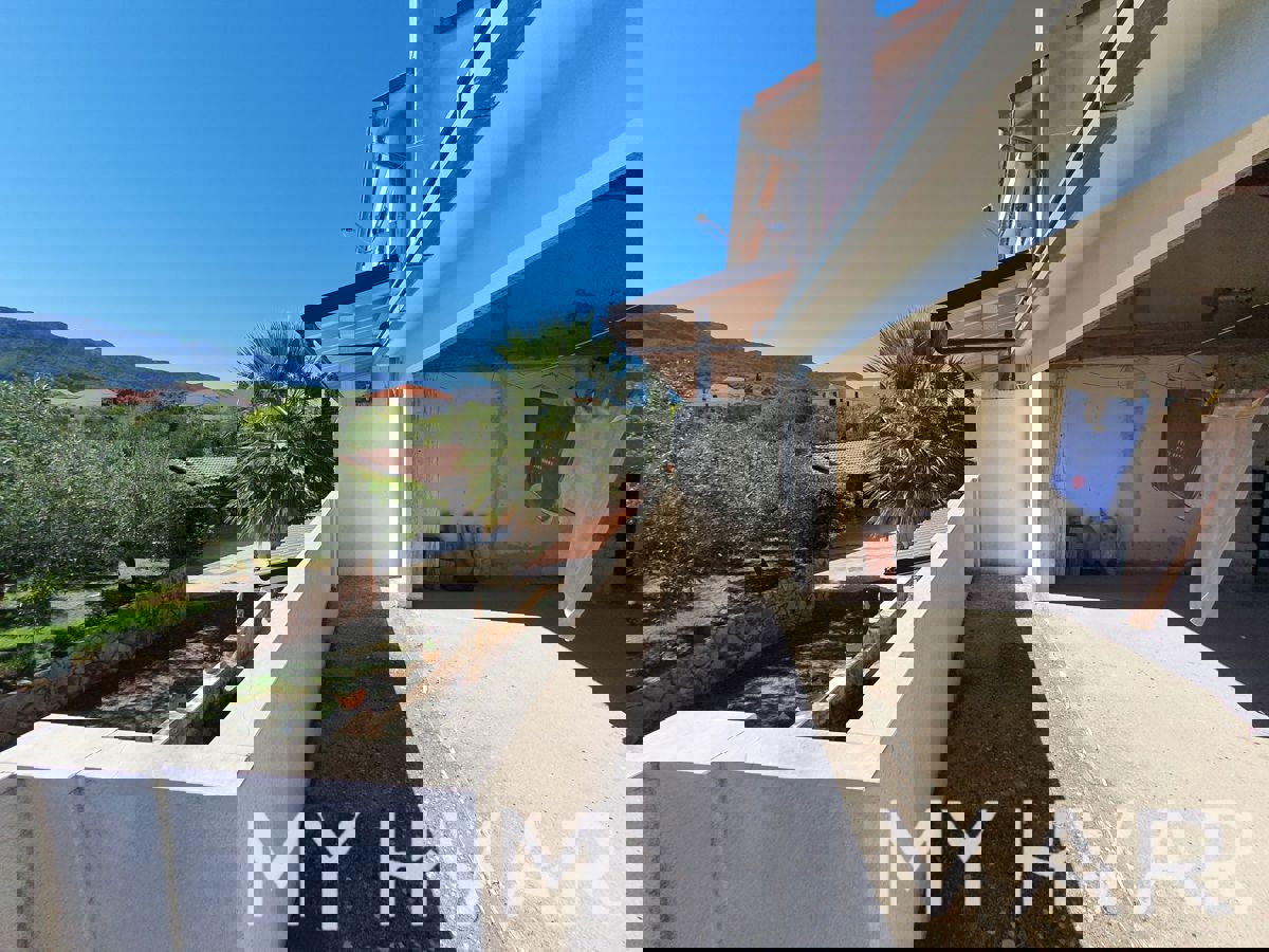 Due appartamenti al primo piano a Jelsa