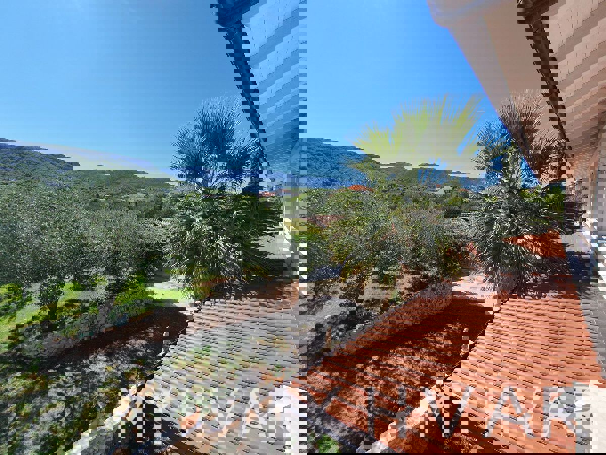 Due appartamenti al primo piano a Jelsa