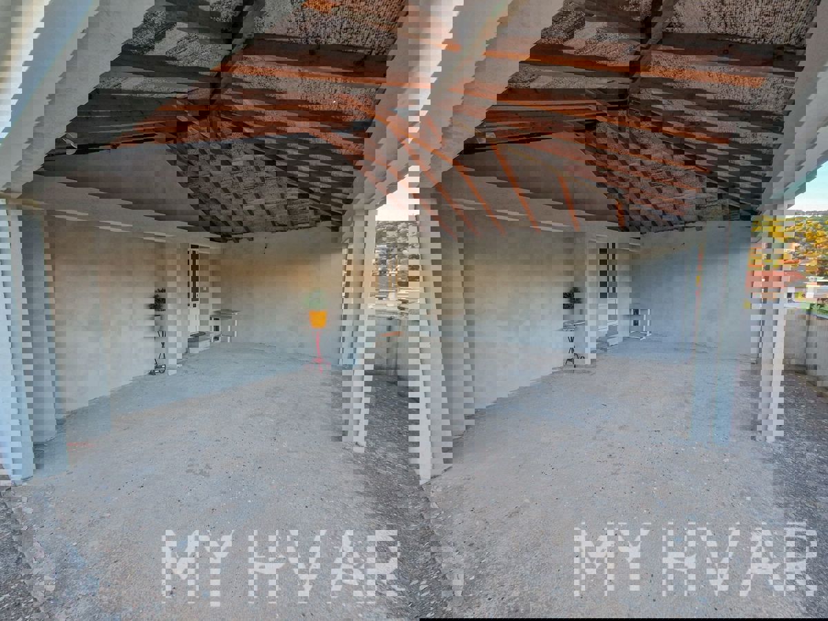 Due appartamenti al primo piano a Jelsa