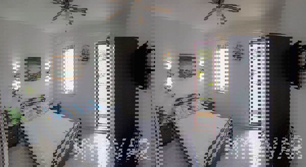 Due appartamenti al primo piano a Jelsa