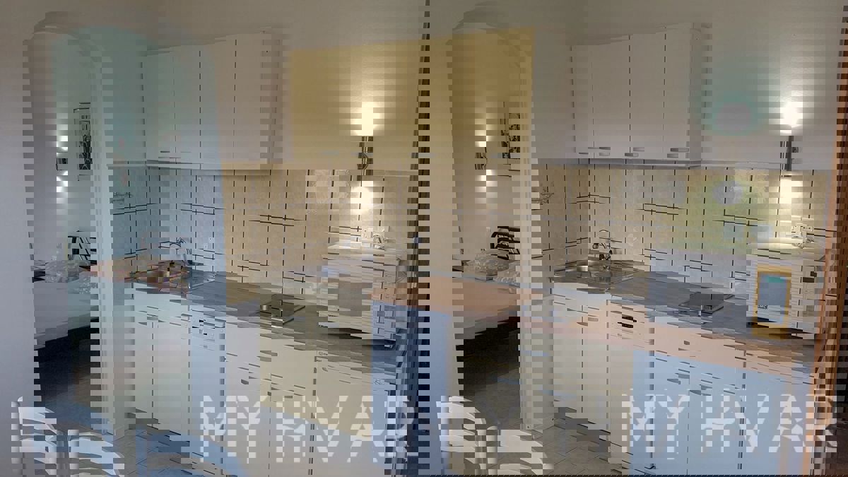 Due appartamenti al primo piano a Jelsa