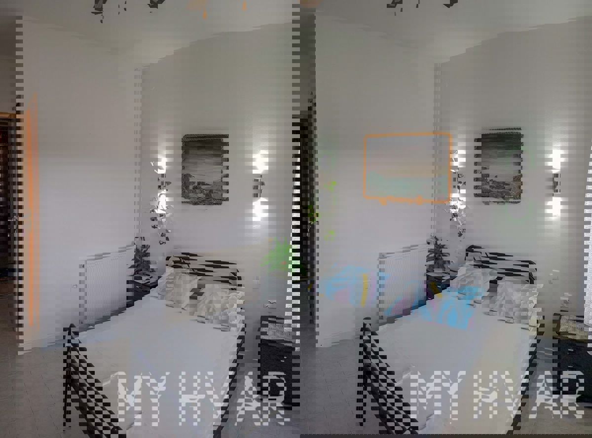 Due appartamenti al primo piano a Jelsa