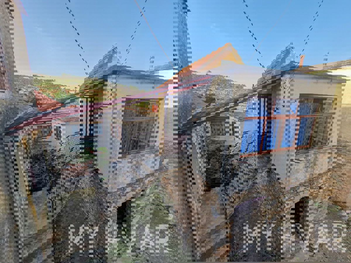 Casa in pietra con ponte a Vrbanj