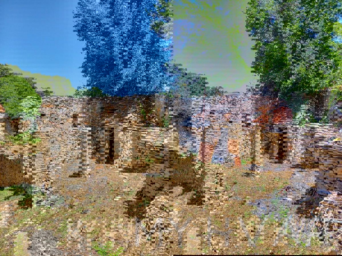 Casa in pietra con ponte a Vrbanj