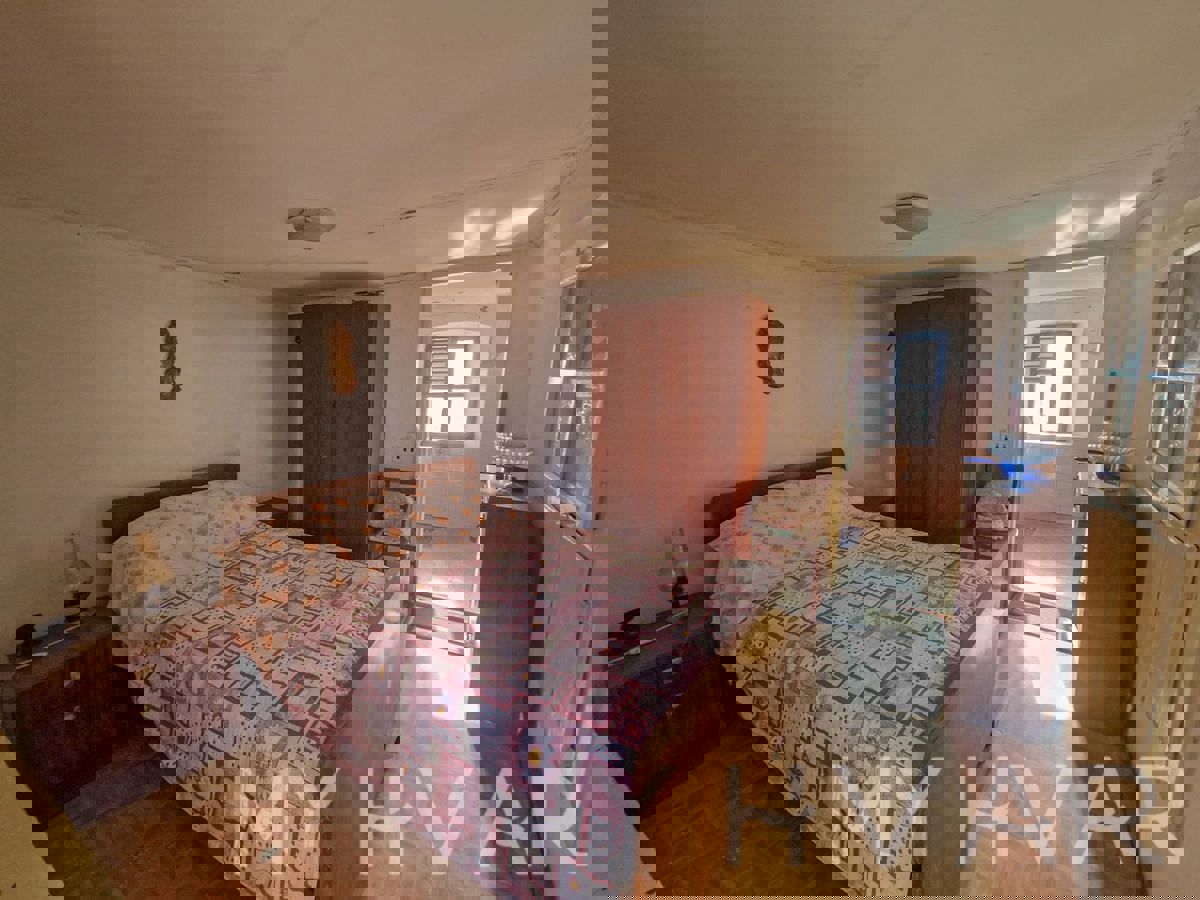 Casa in pietra con ponte a Vrbanj