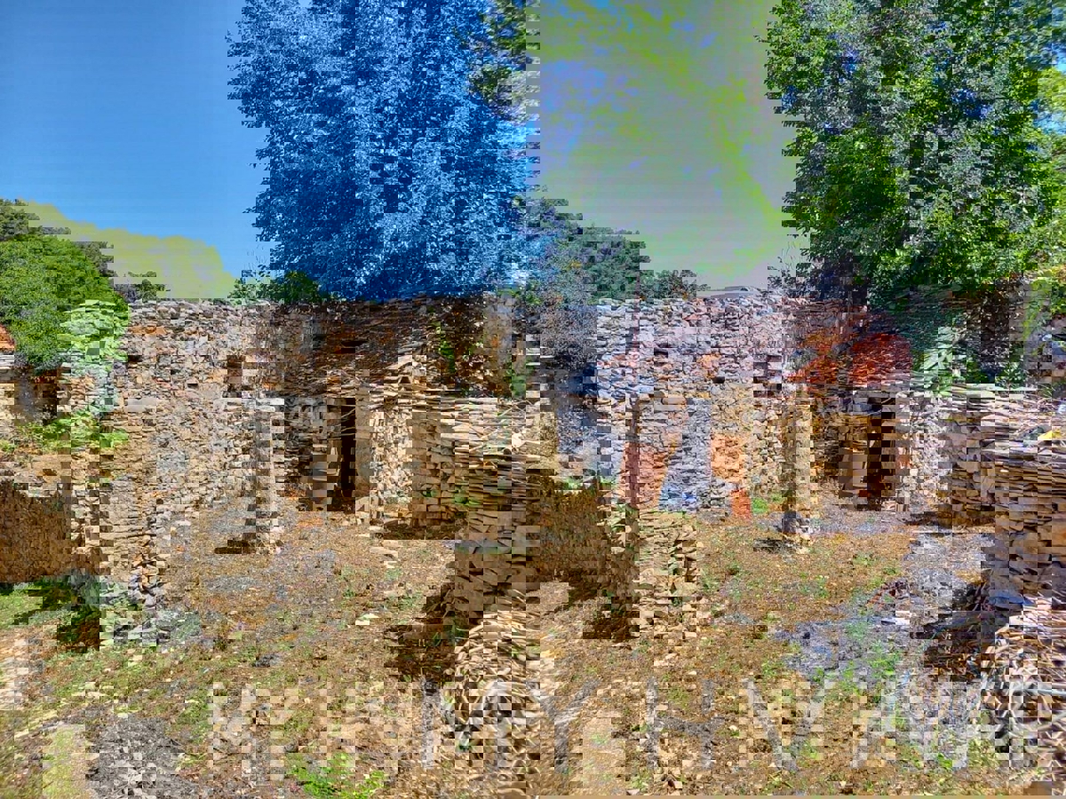 Casa in pietra con ponte a Vrbanj