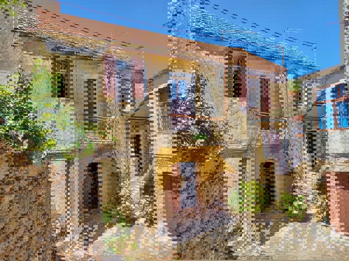 Casa in pietra con ponte a Vrbanj