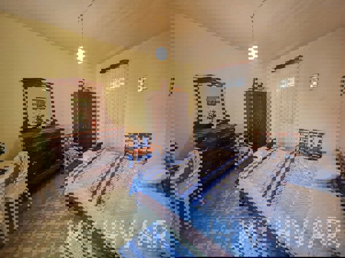 Casa in pietra con ponte a Vrbanj