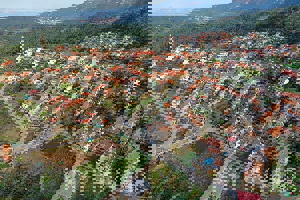 Casa in pietra con ponte a Vrbanj