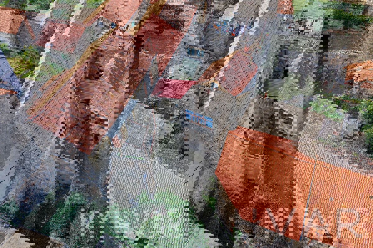 Casa in pietra con ponte a Vrbanj