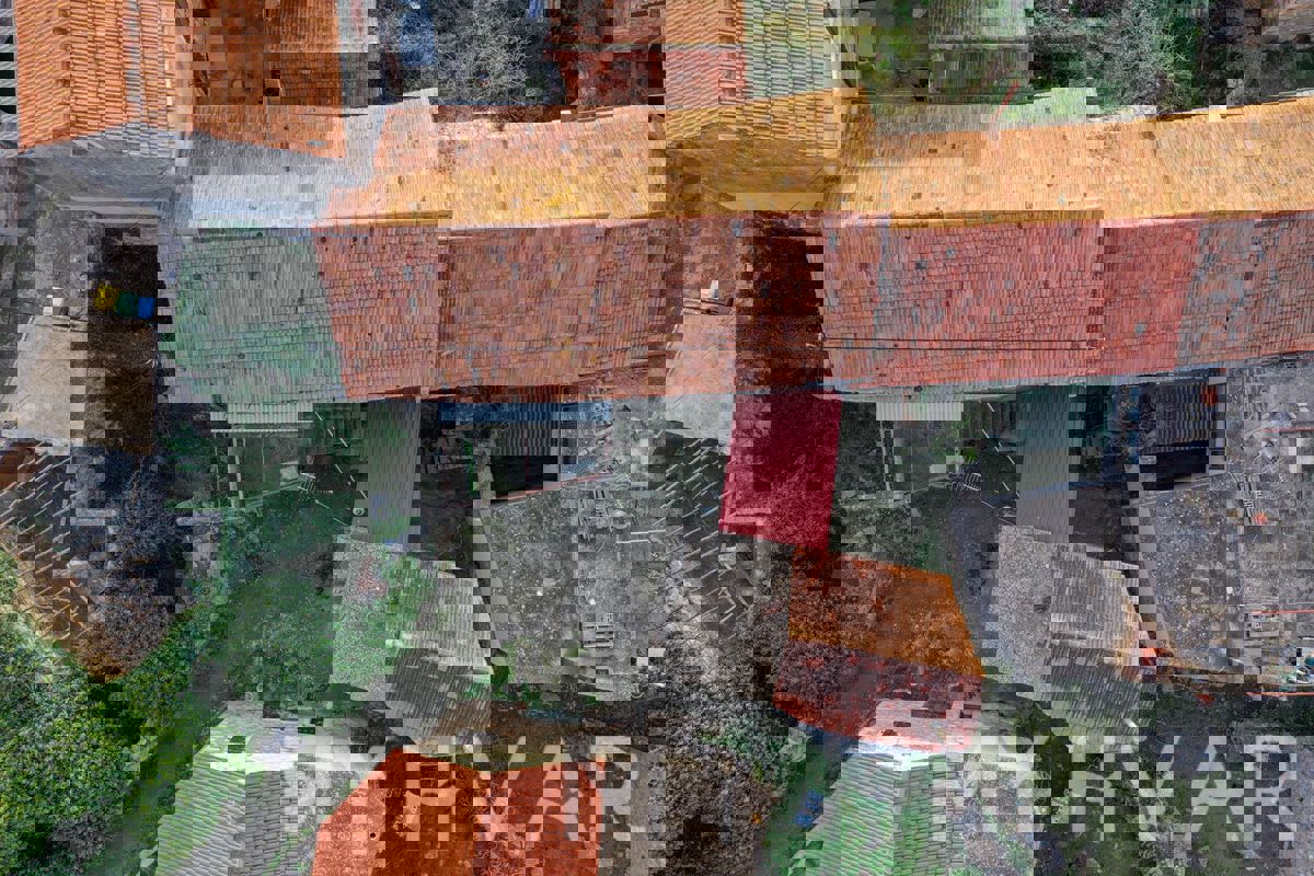 Casa in pietra con ponte a Vrbanj