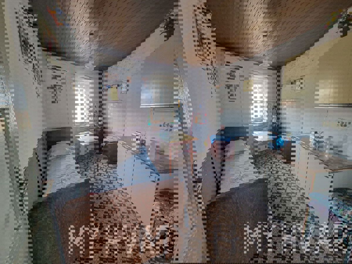 Casa in pietra con ponte a Vrbanj