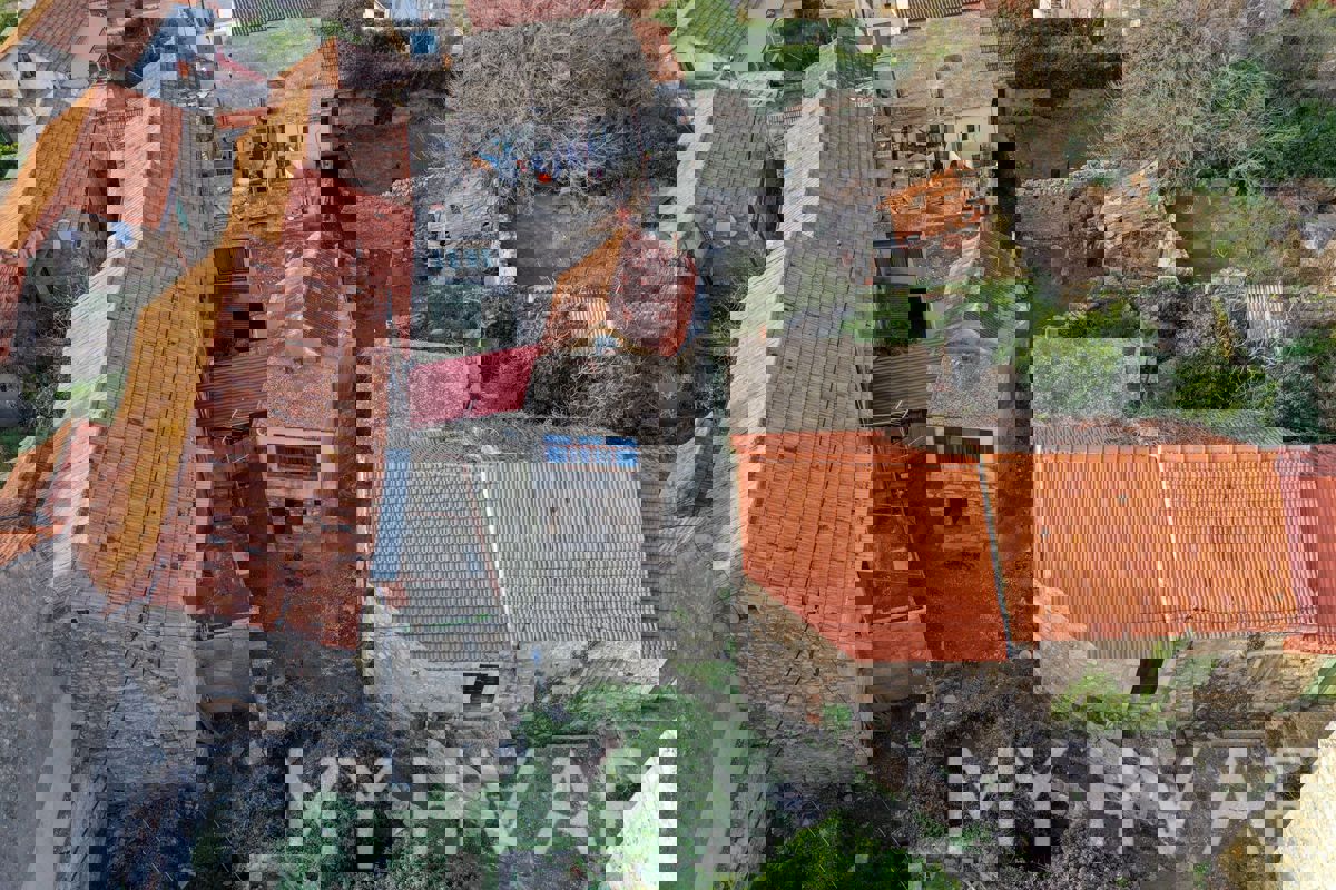 Casa in pietra con ponte a Vrbanj