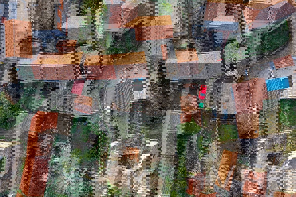 Casa in pietra con ponte a Vrbanj