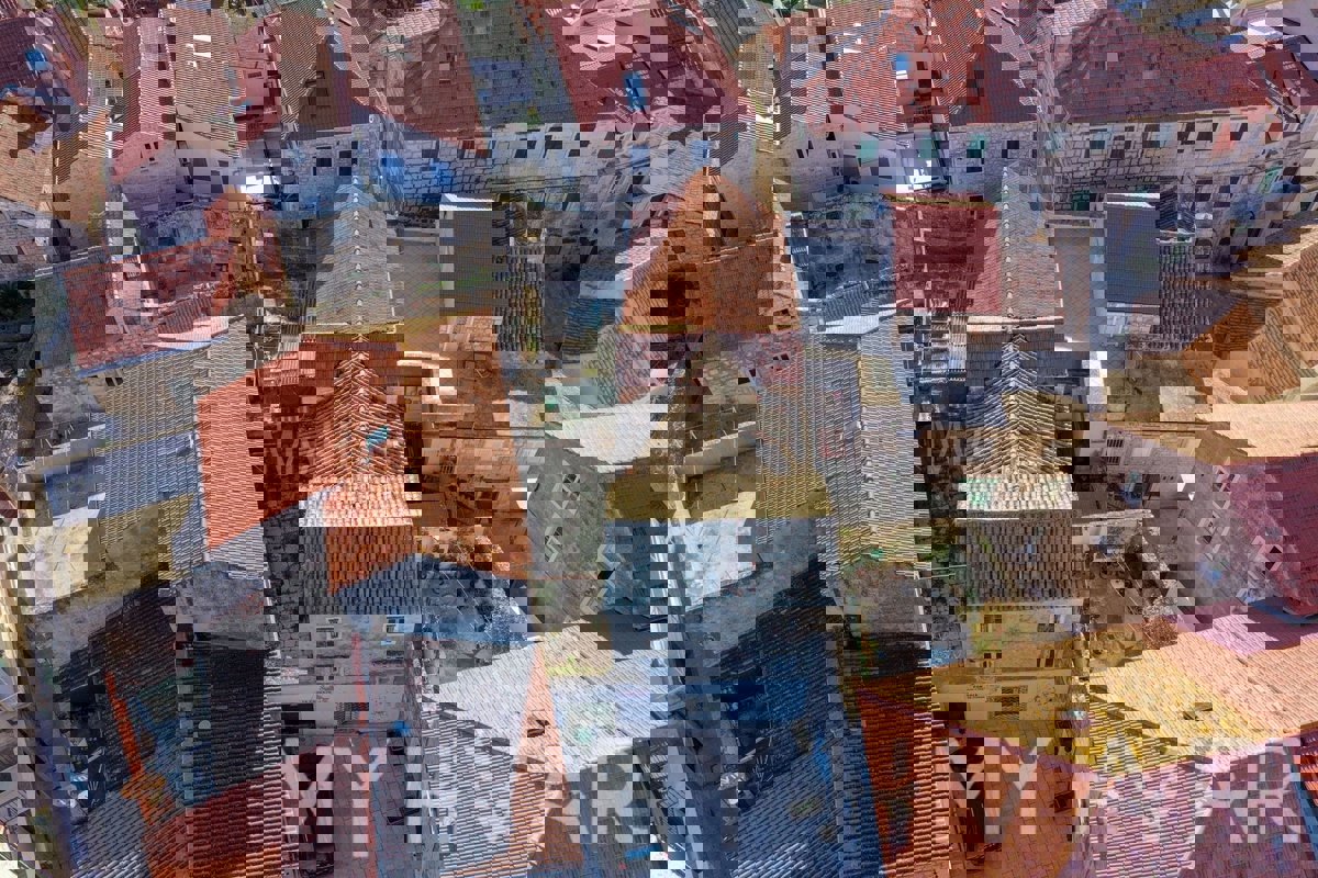 Rifugio in pietra nel centro storico di Jelsa