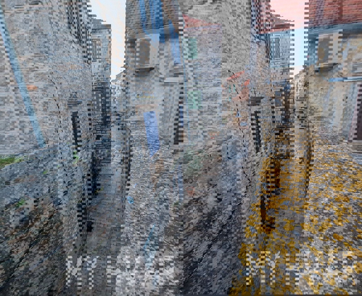 Rifugio in pietra nel centro storico di Jelsa