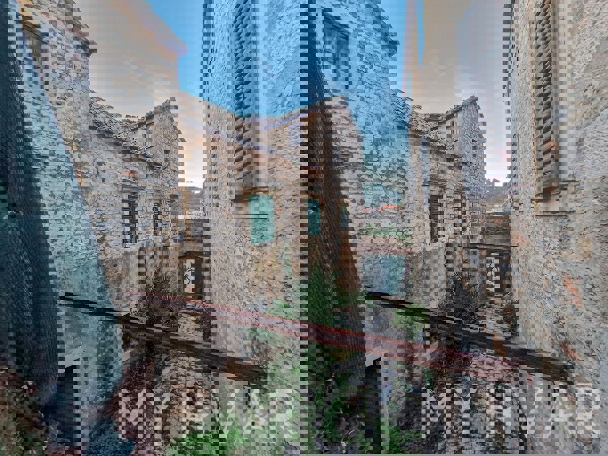 Rifugio in pietra nel centro storico di Jelsa