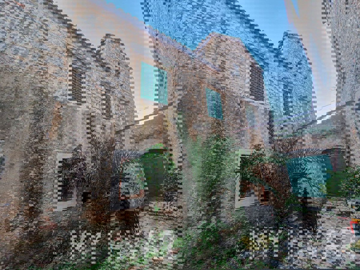 Rifugio in pietra nel centro storico di Jelsa