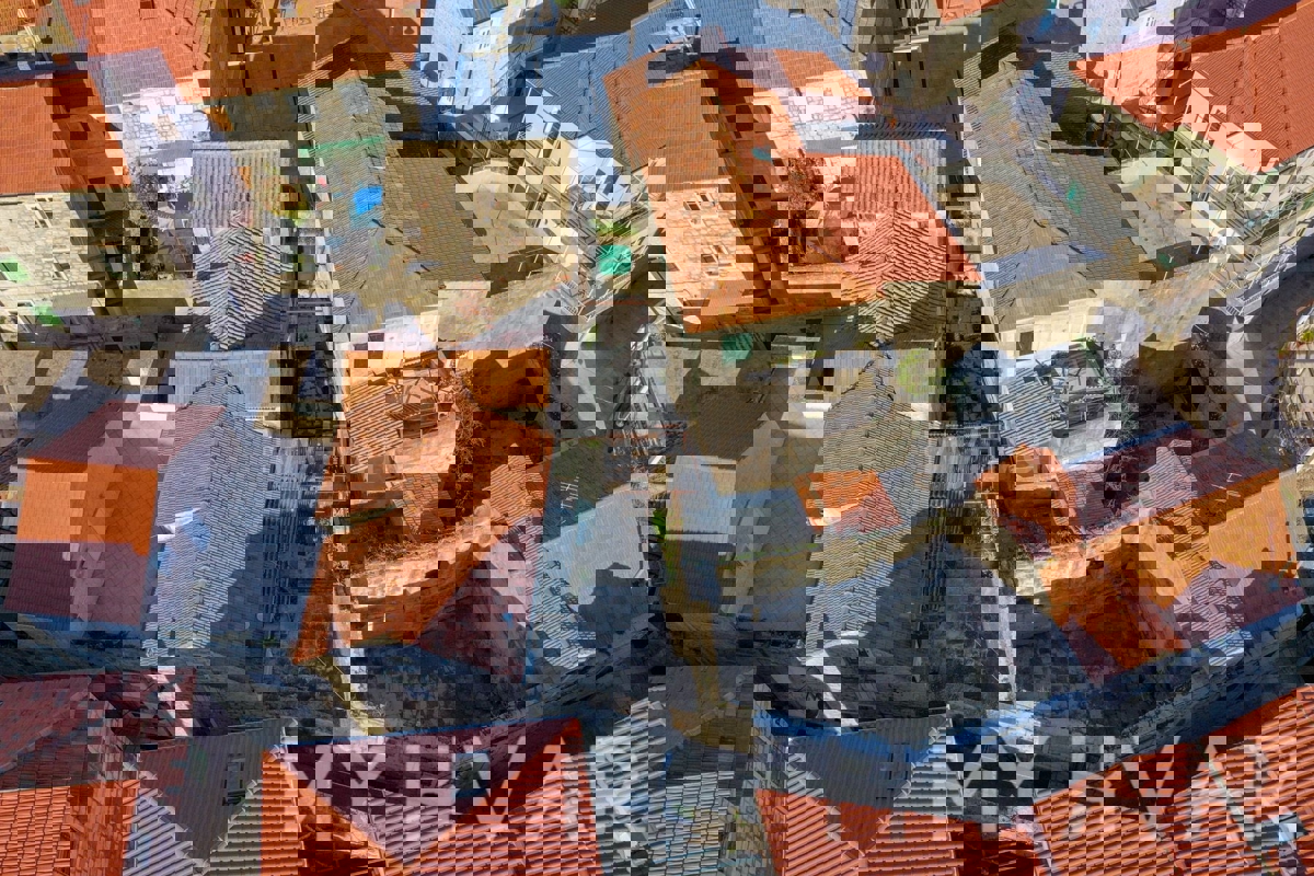 Rifugio in pietra nel centro storico di Jelsa