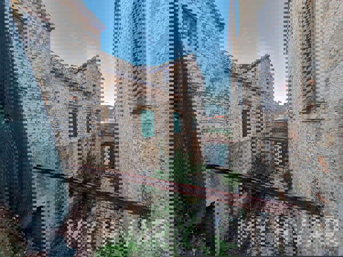 Rifugio in pietra nel centro storico di Jelsa