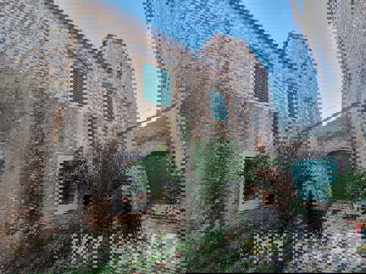 Rifugio in pietra nel centro storico di Jelsa