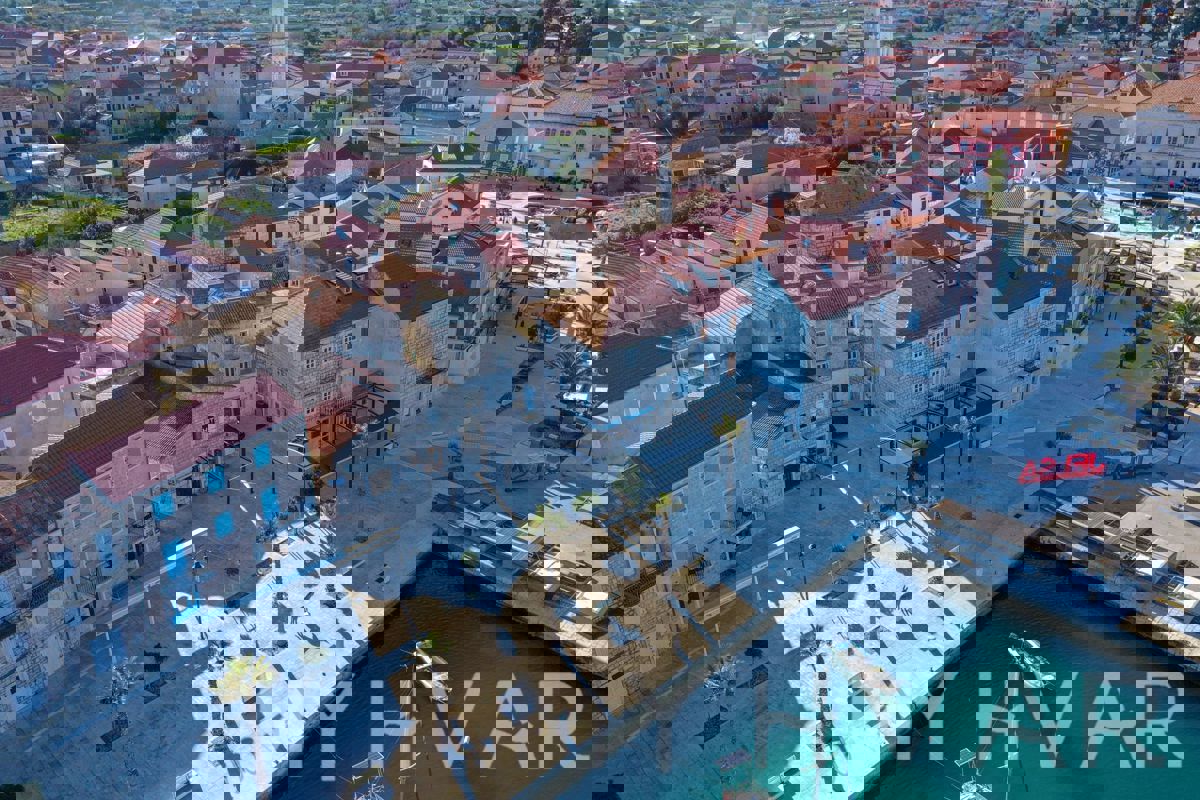 Rifugio in pietra nel centro storico di Jelsa