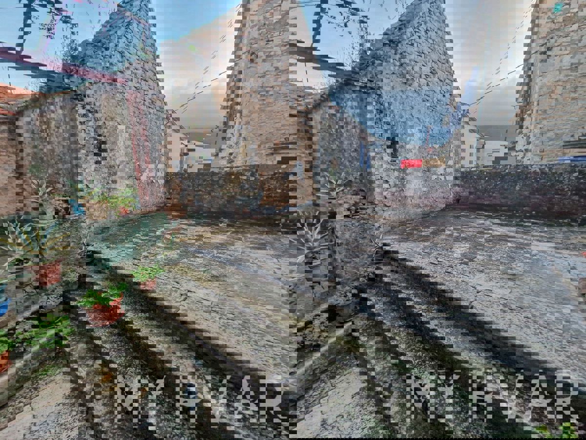 Rifugio in pietra nel centro storico di Jelsa