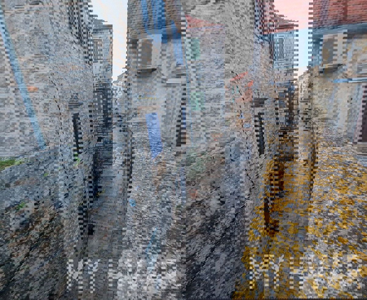 Rifugio in pietra nel centro storico di Jelsa