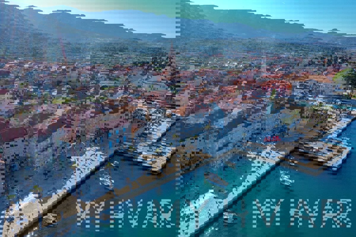 Rifugio in pietra nel centro storico di Jelsa