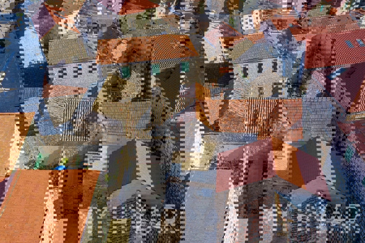 Rifugio in pietra nel centro storico di Jelsa