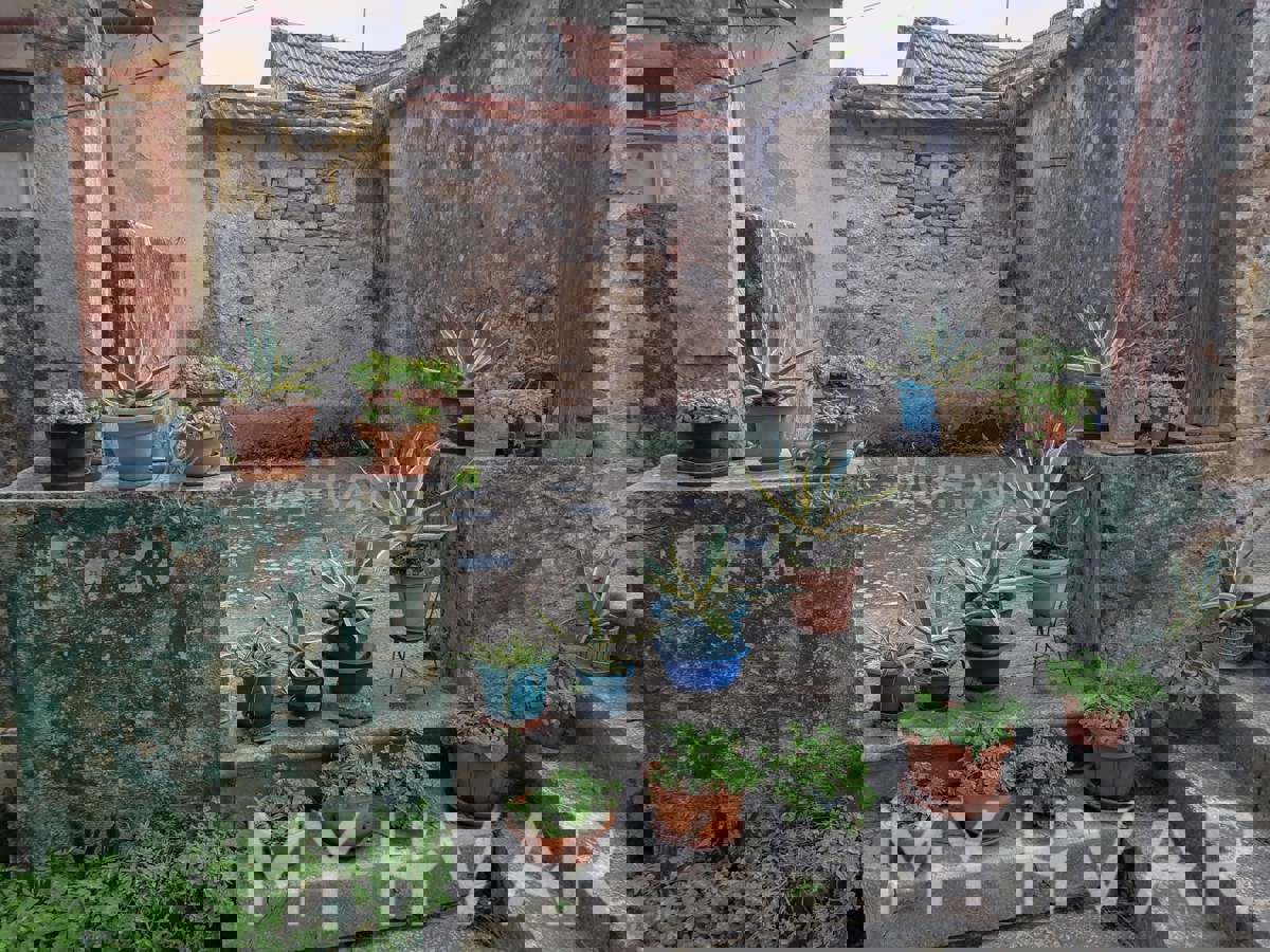 Rifugio in pietra nel centro storico di Jelsa