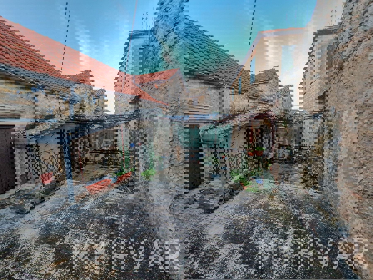 Rifugio in pietra nel centro storico di Jelsa