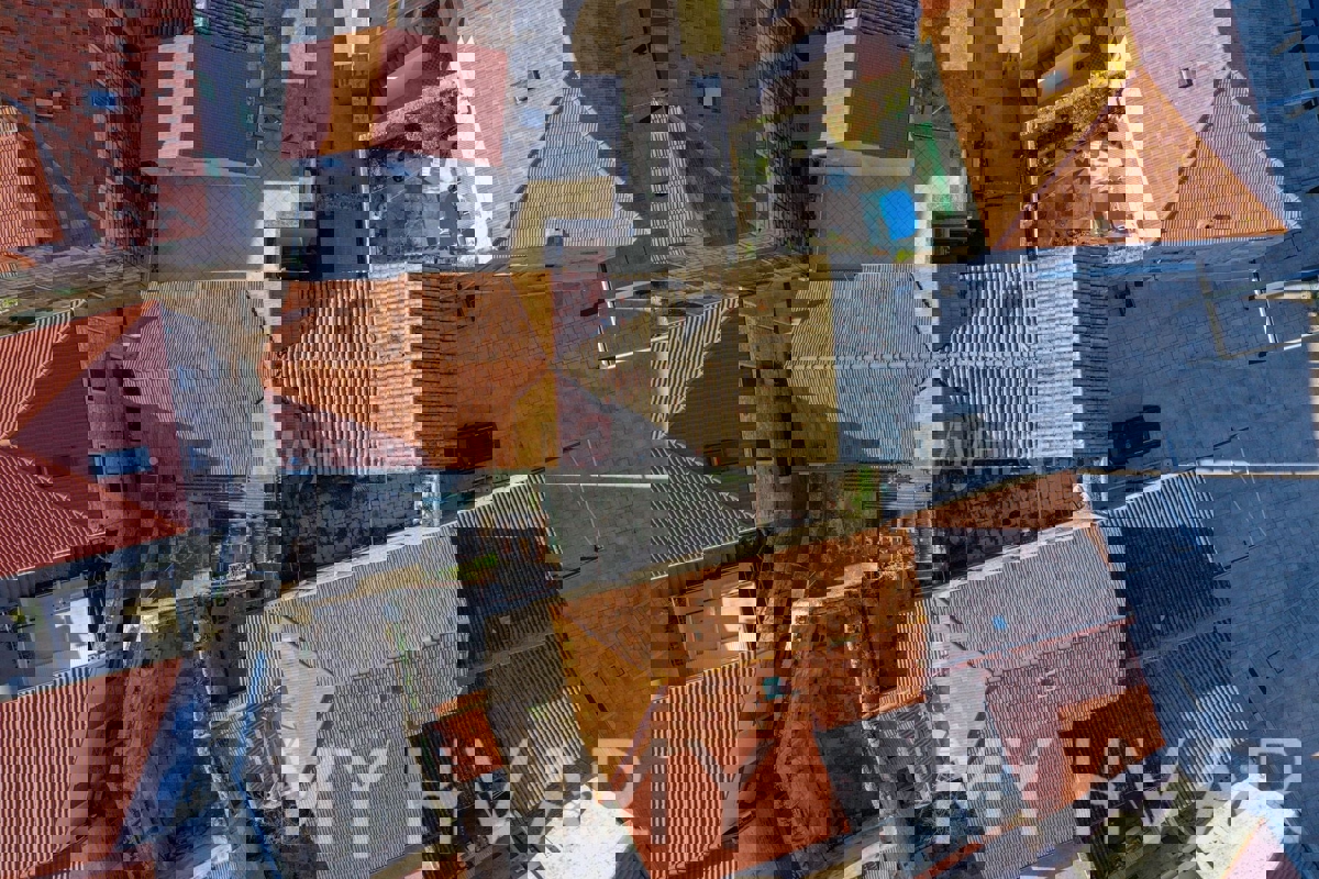 Rifugio in pietra nel centro storico di Jelsa