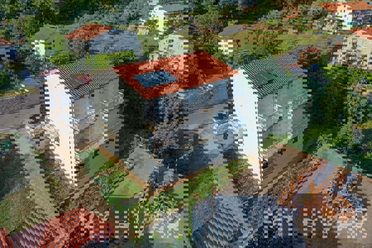 Edificio residenziale a Jelsa