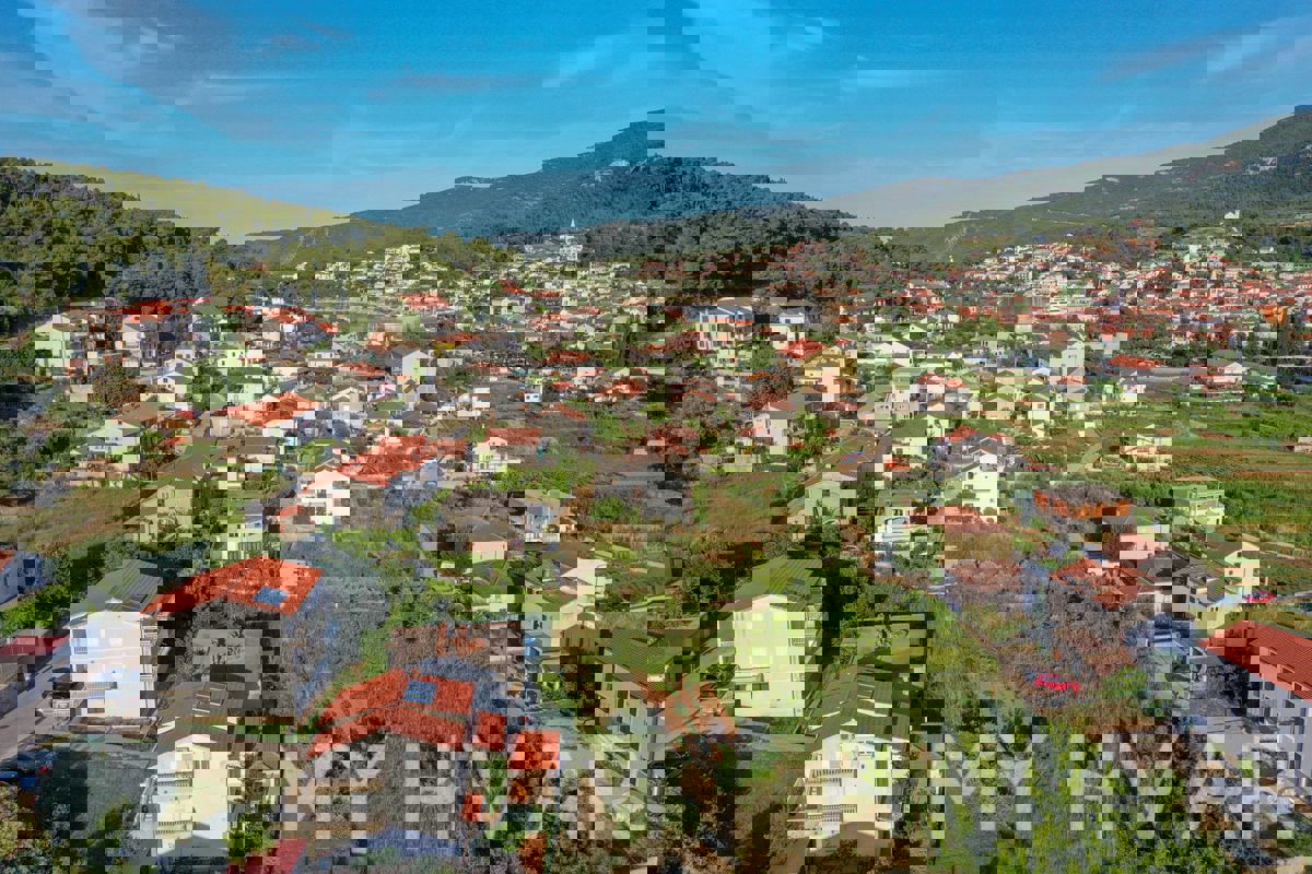 Edificio residenziale a Jelsa