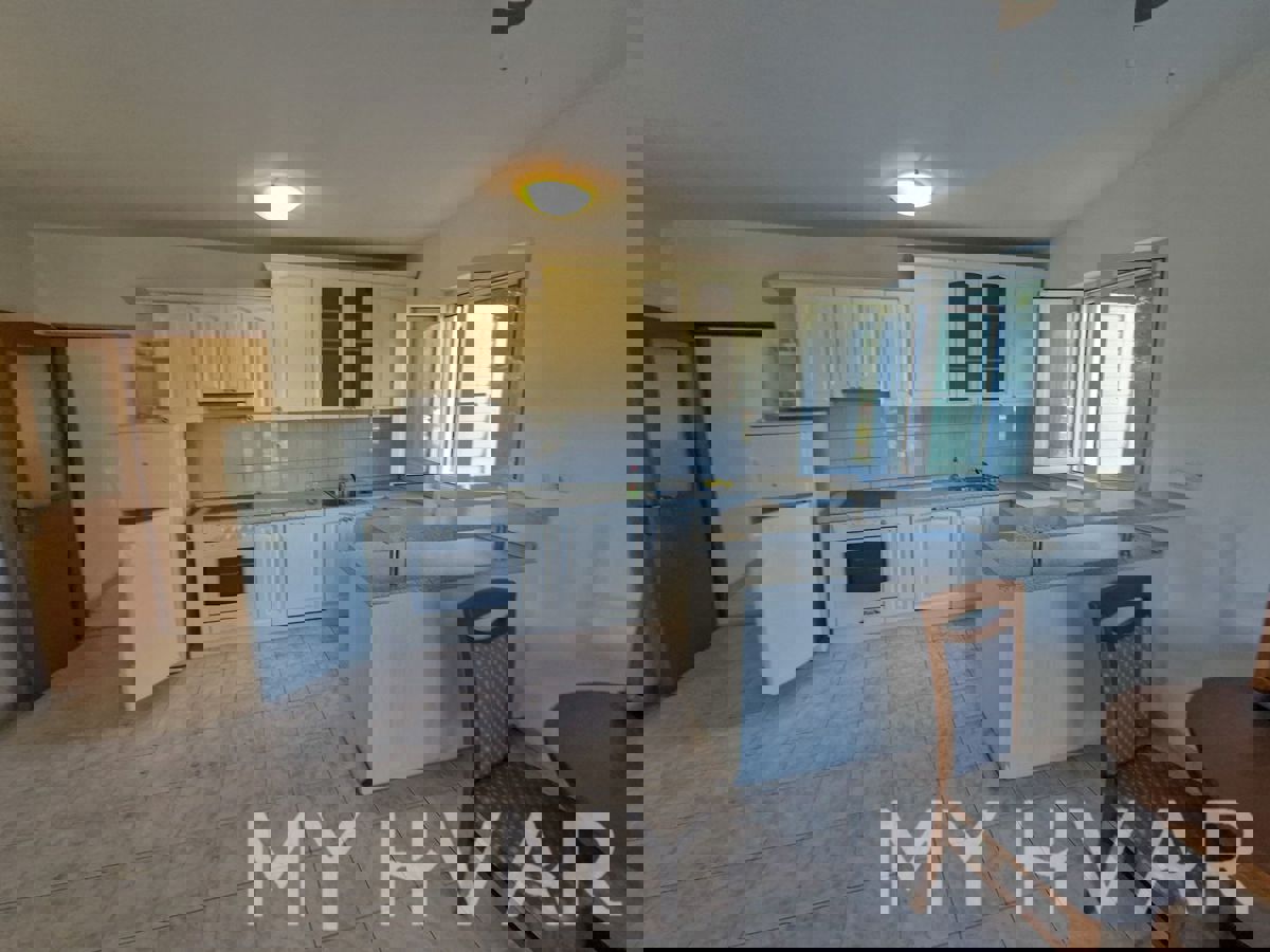 Edificio residenziale a Jelsa