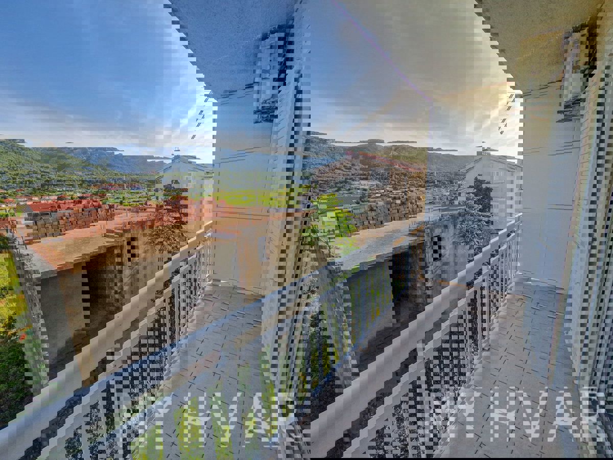 Edificio residenziale a Jelsa