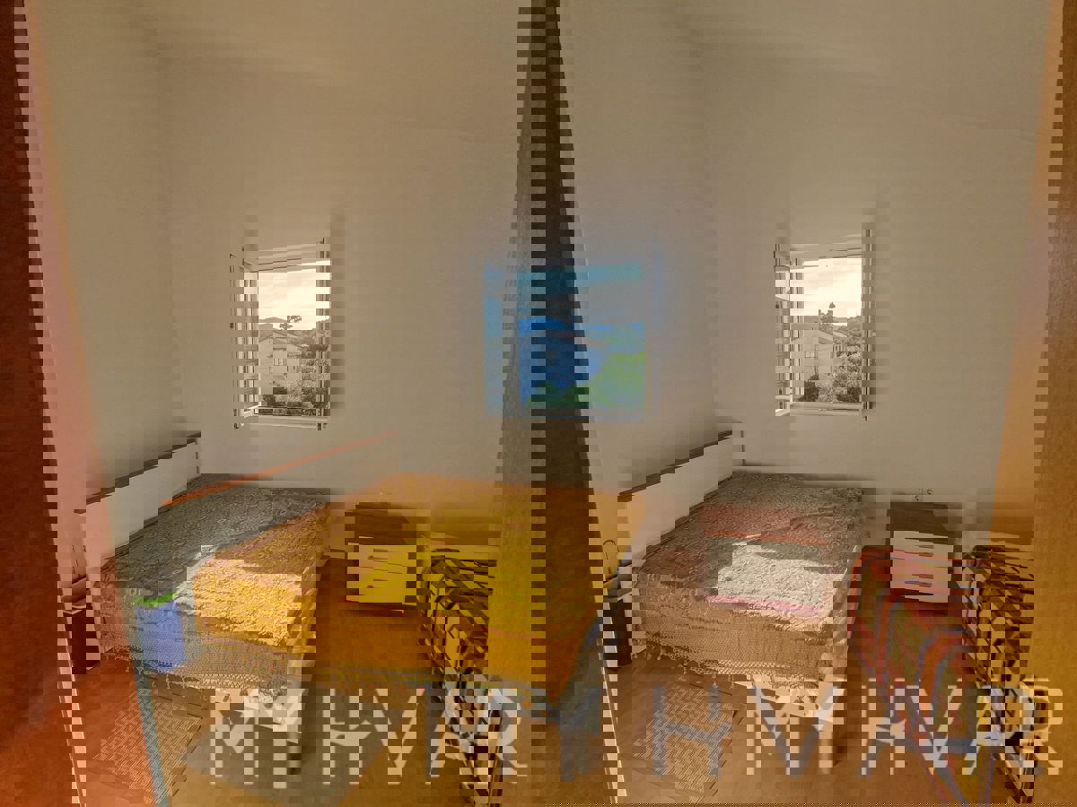 Edificio residenziale a Jelsa