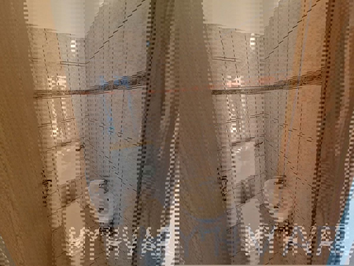 Edificio residenziale a Jelsa