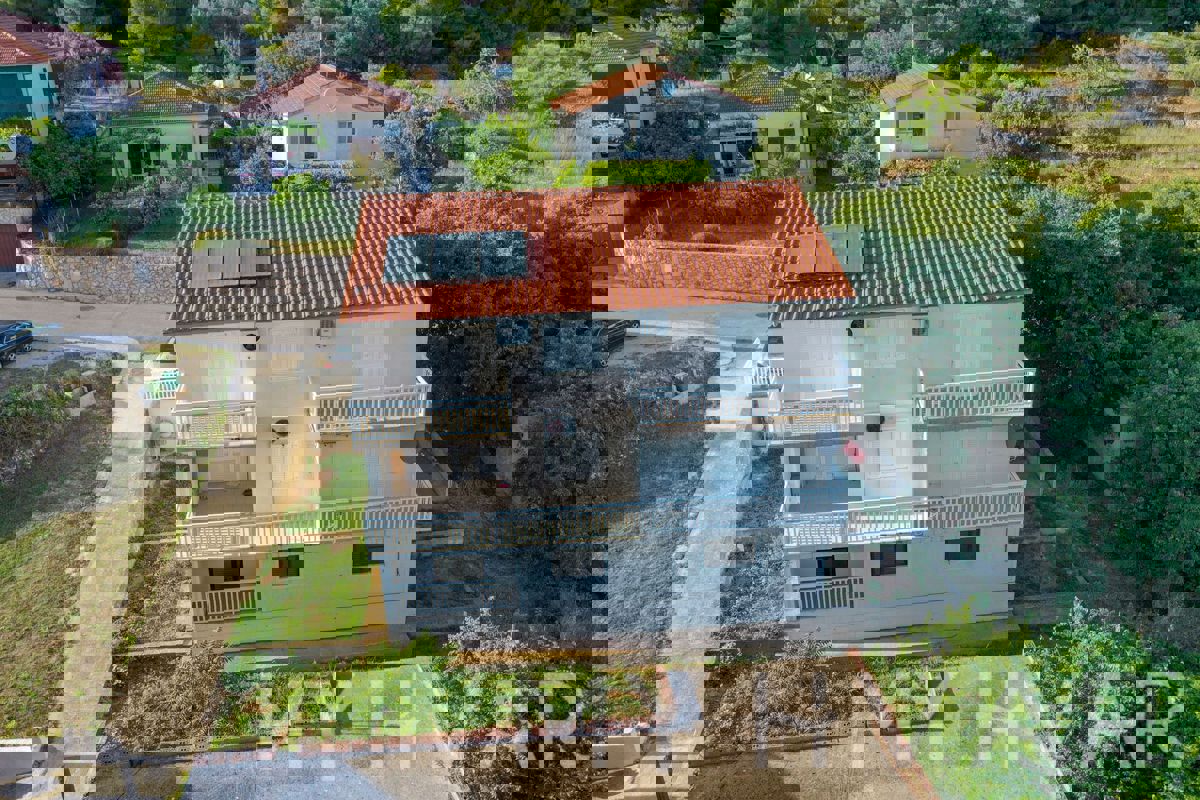 Edificio residenziale a Jelsa